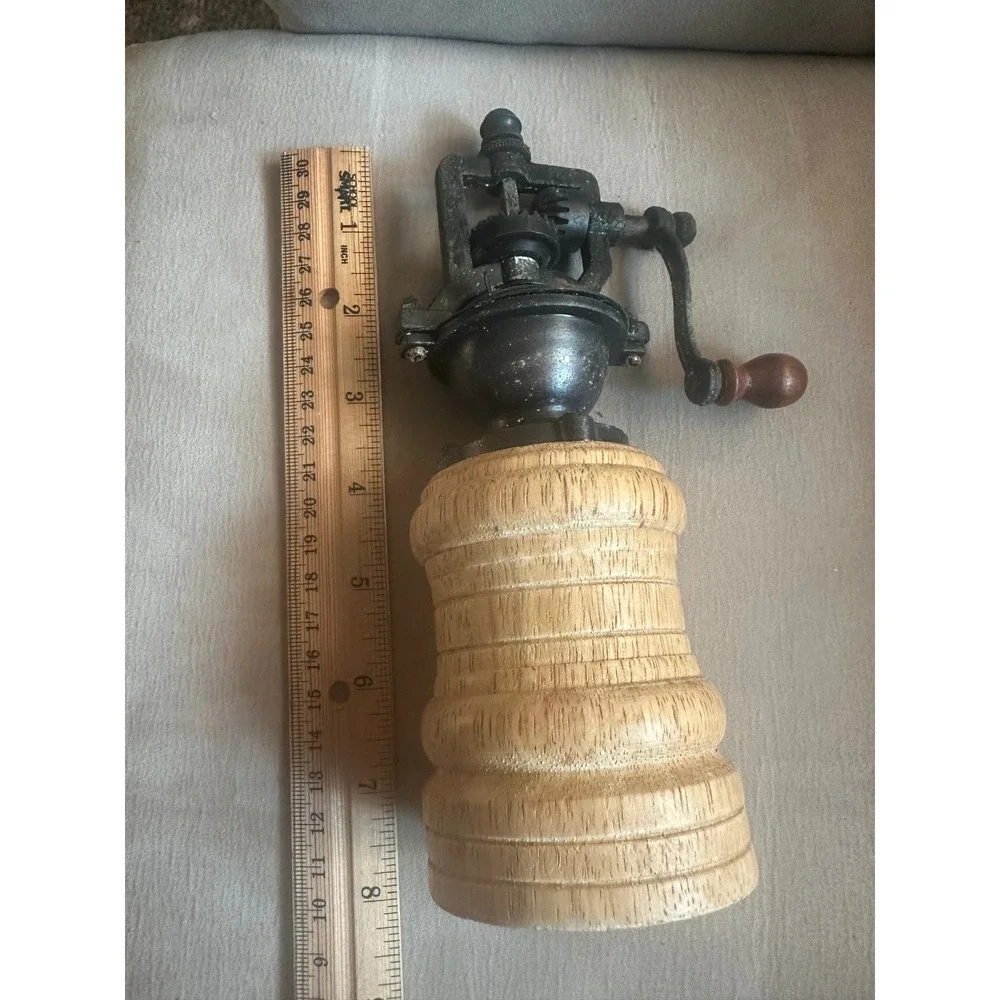 Vintage Hand crank pepper mill